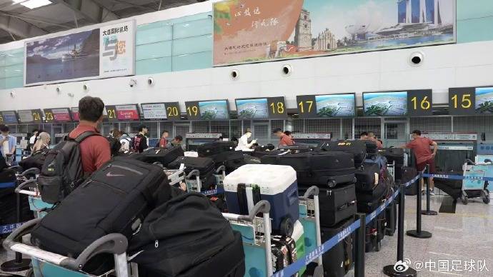 行李太多？中國(guó)國(guó)家橄欖球隊(duì)的官方回應(yīng)：56件設(shè)備的具體情況如下